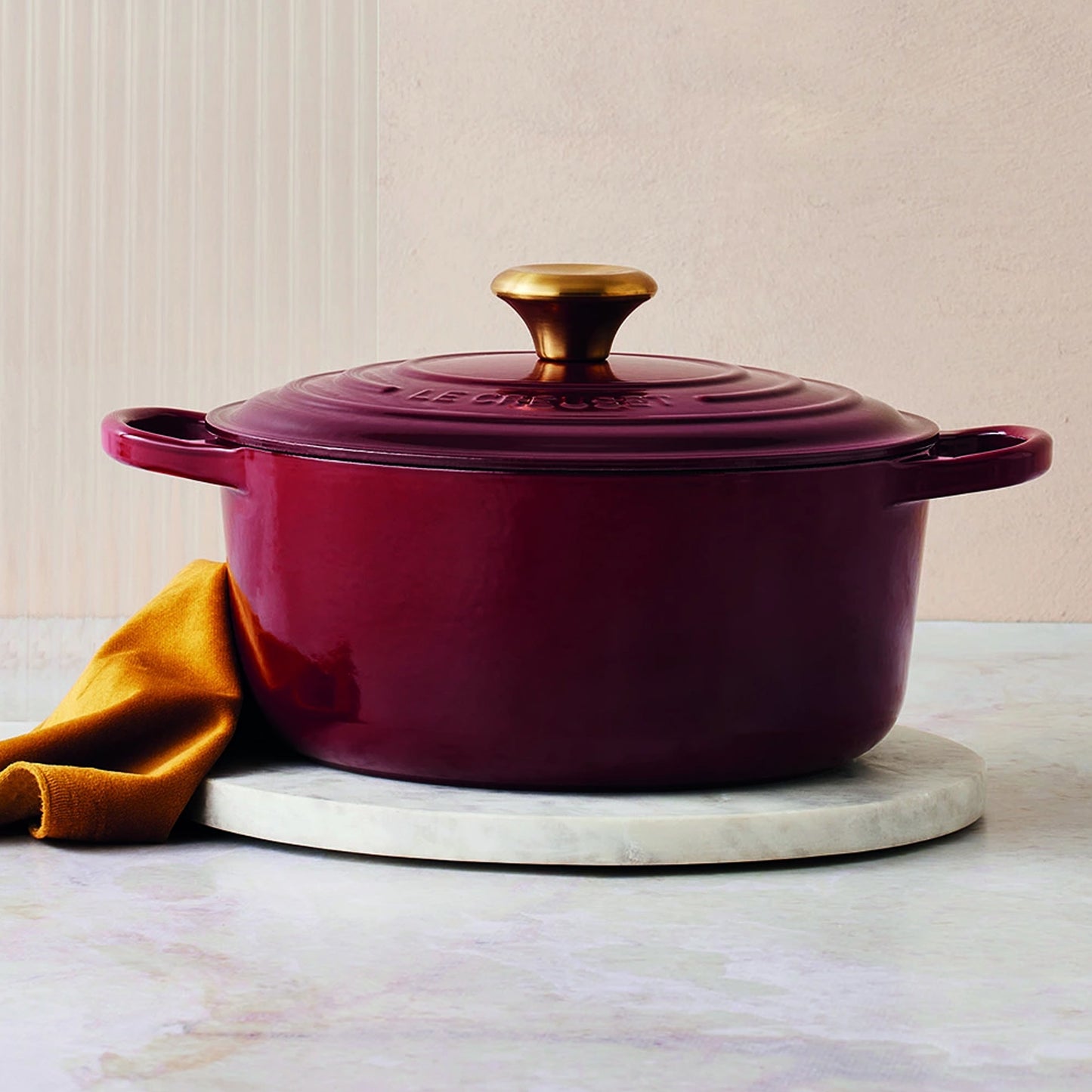 Le Creuset Cast Iron Dutch Oven – Premium Enamelled Casserole Dish for Superior Cooking